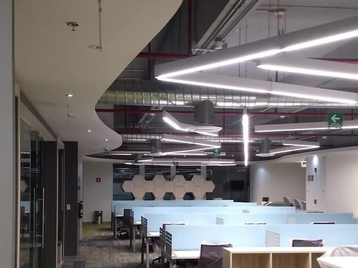 instalación eléctrica de un alimentador trifásico a 220 V