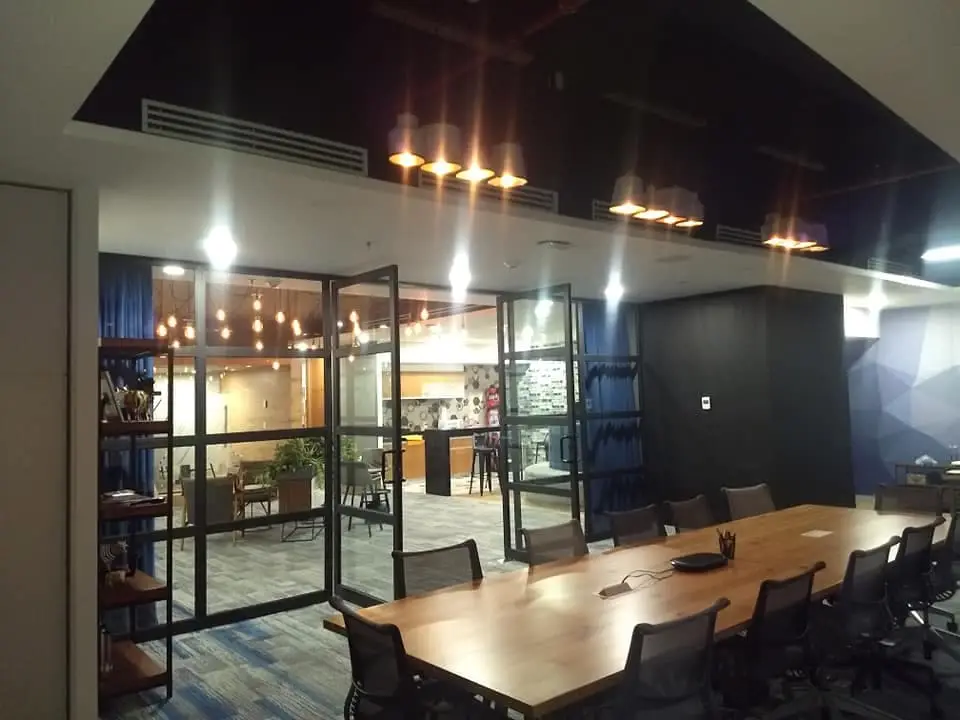 Instalación eléctrica en baja tensión para oficinas en residencia Park Plaza II